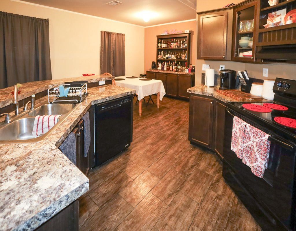 190 Windsor Property Photo 32