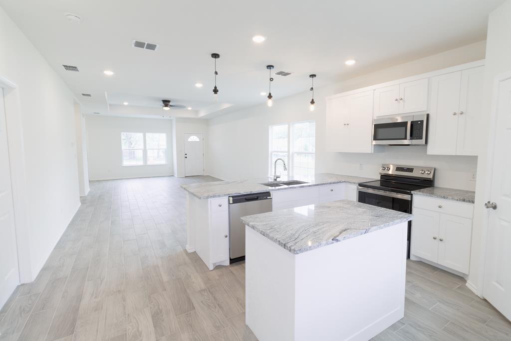 811 Polk St Property Photo 5