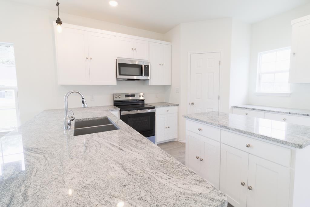 811 Polk St Property Photo 6