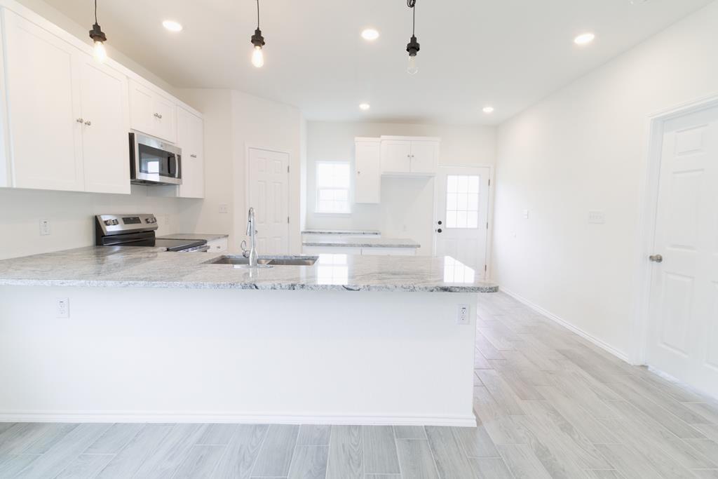 811 Polk St Property Photo 11