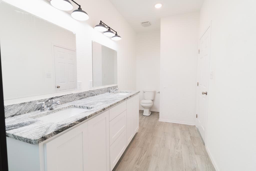 811 Polk St Property Photo 17