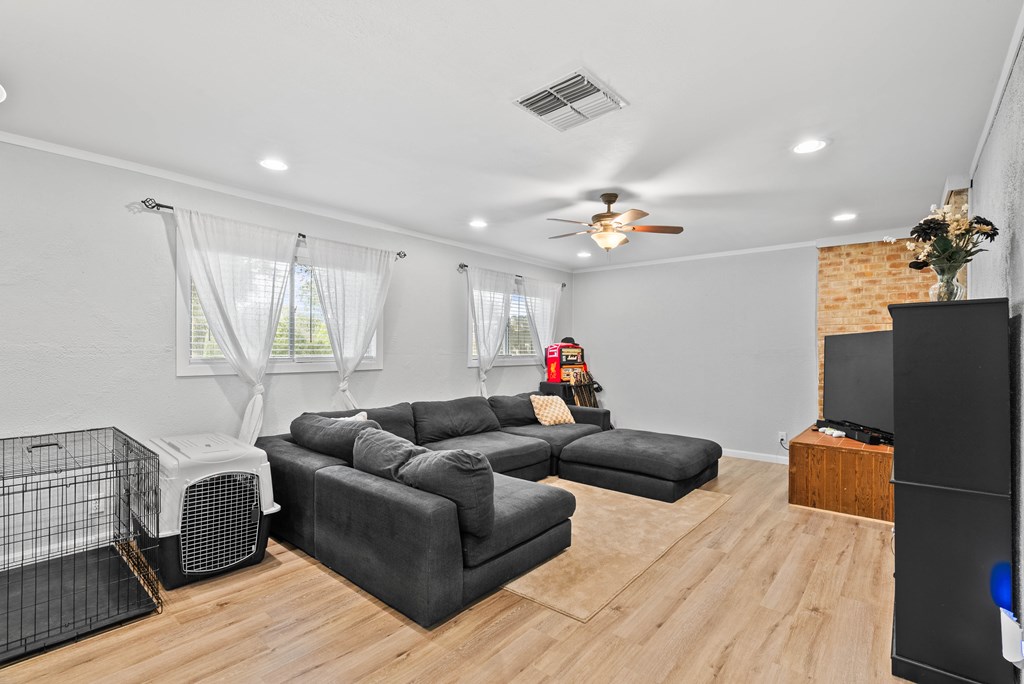 1006 Fannin Property Photo 5