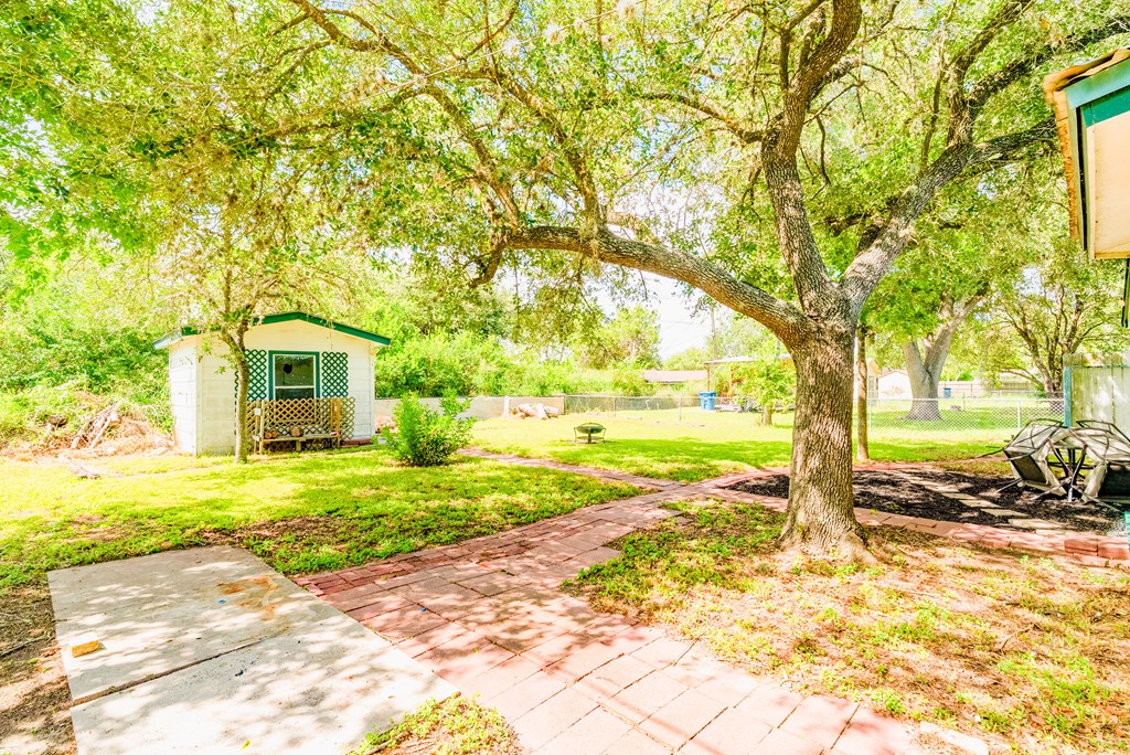 1006 Fannin Property Photo 15