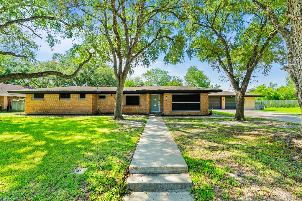 902 Inez Property Photo 1