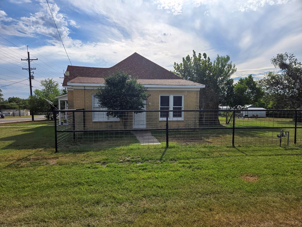 323 Main Property Photo 2