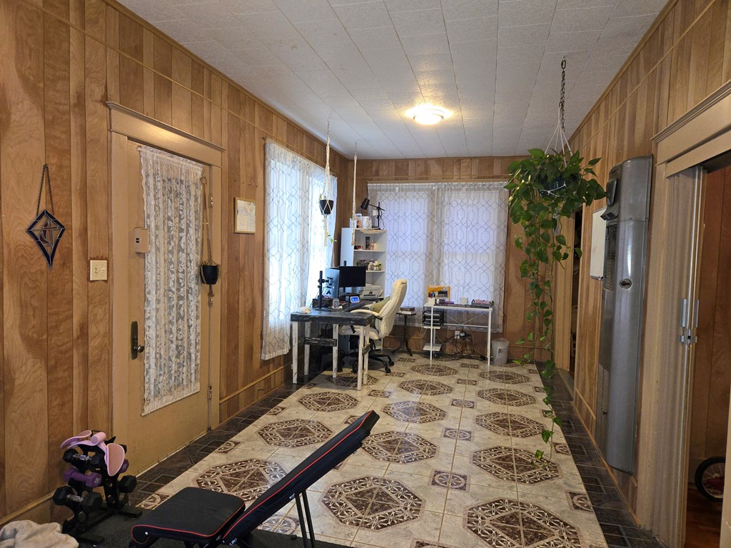 323 Main Property Photo 3