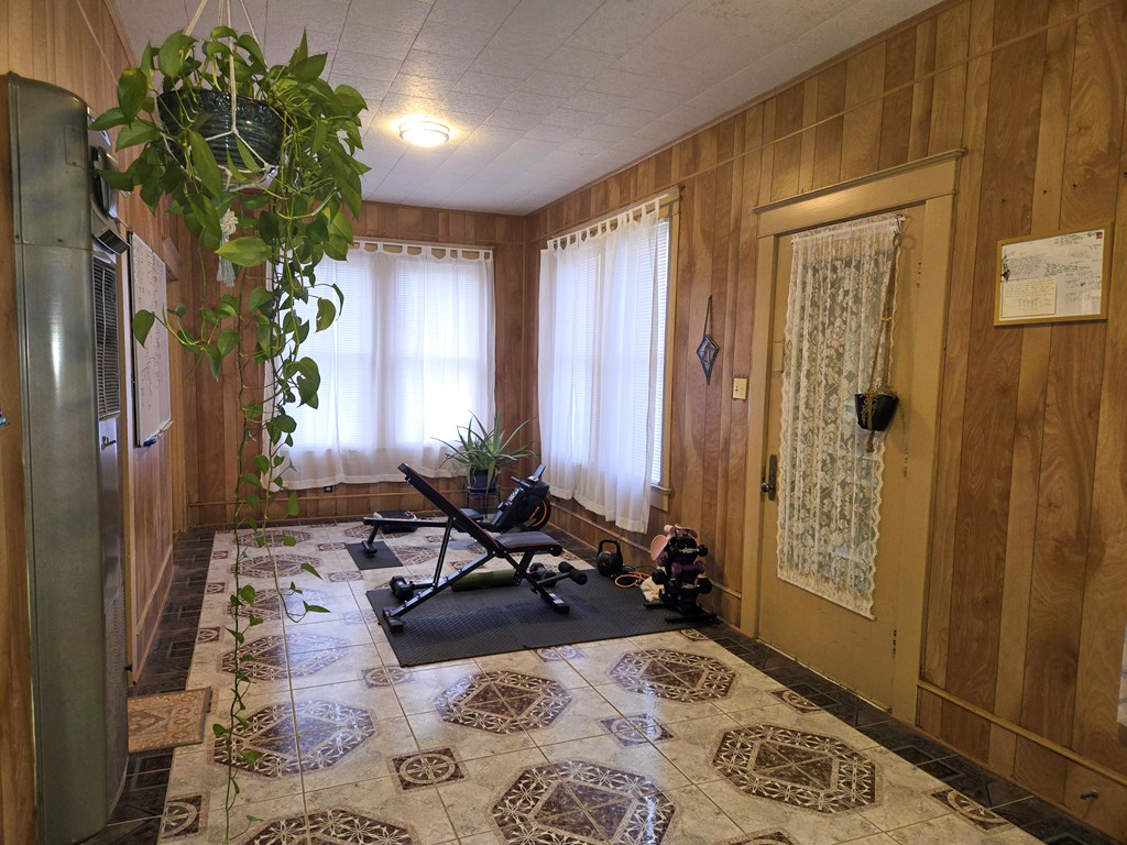 323 Main Property Photo 4