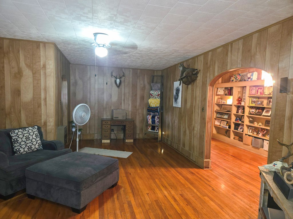 323 Main Property Photo 5