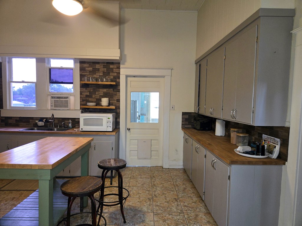 323 Main Property Photo 10