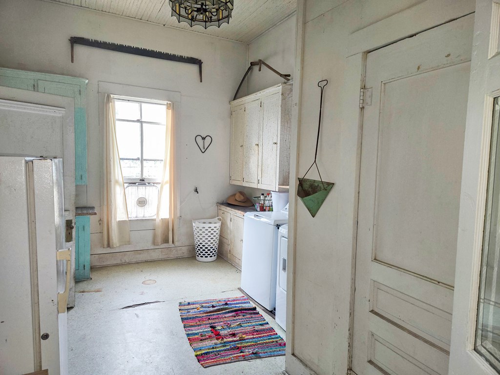 323 Main Property Photo 12