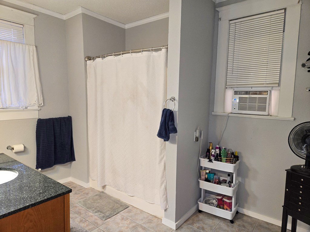 323 Main Property Photo 14