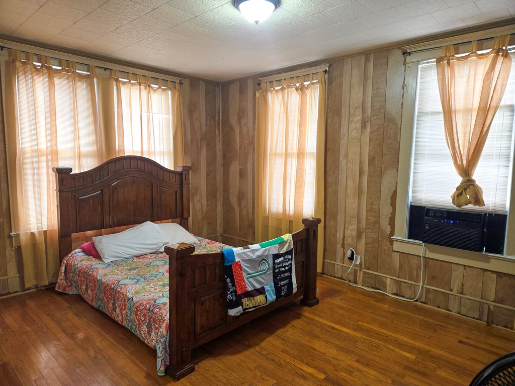 323 Main Property Photo 16