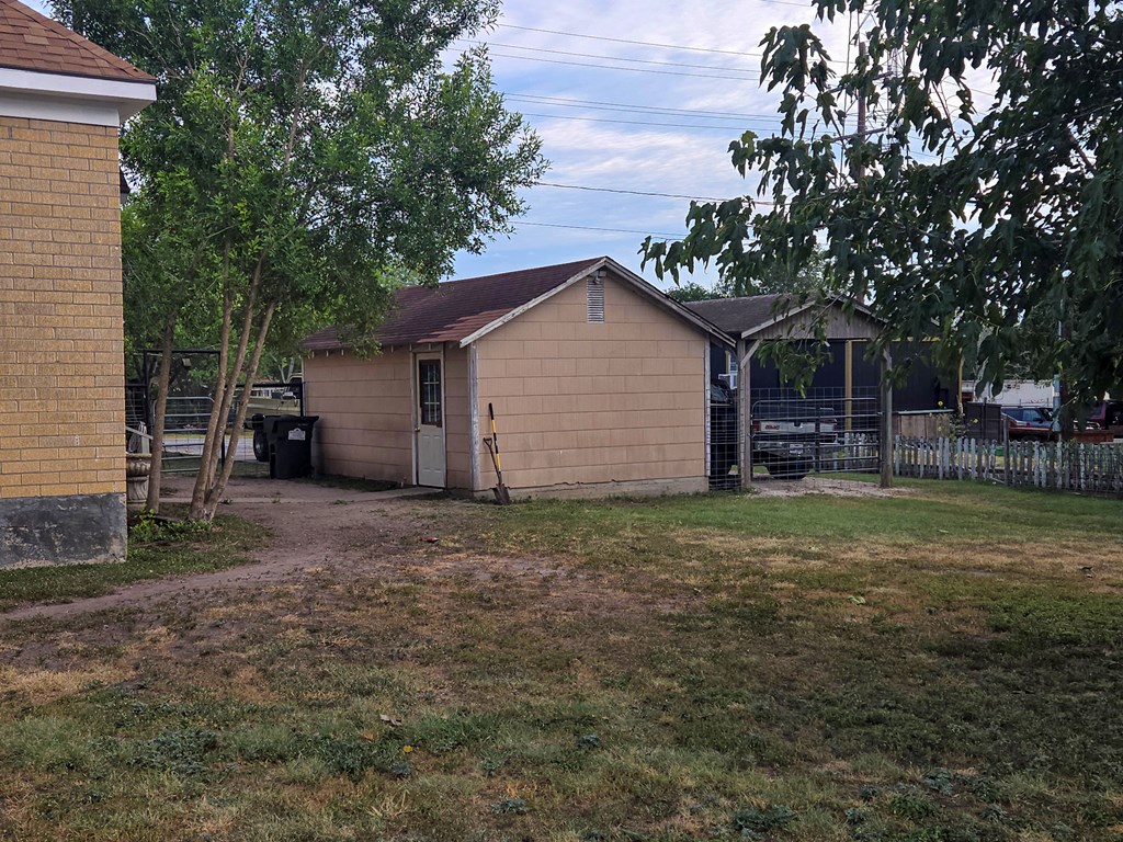 323 Main Property Photo 22