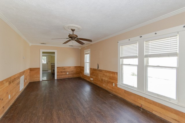 506 Bowie St Property Photo 5