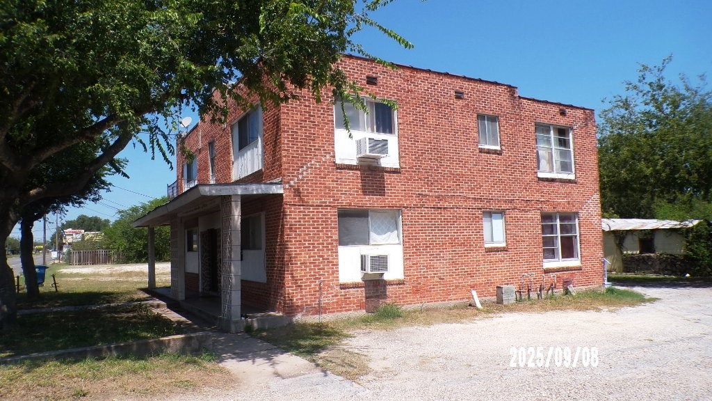 704 Washington 3 Or 4 Property Photo 2