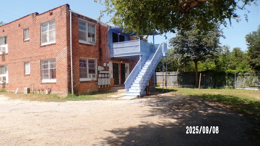 704 Washington 3 Or 4 Property Photo 3