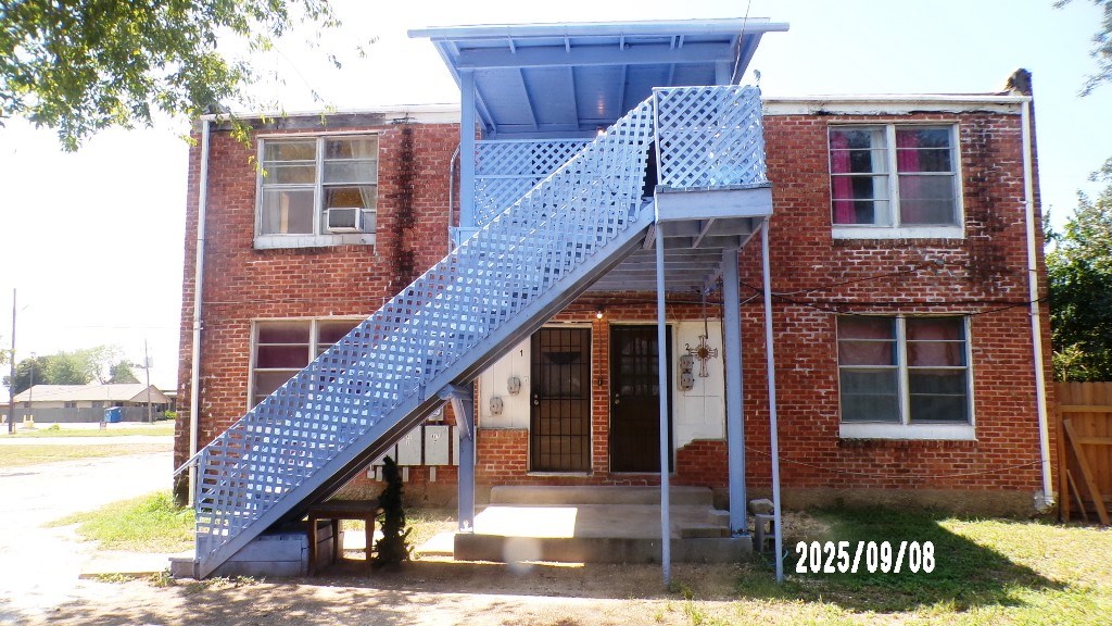 704 Washington 3 Or 4 Property Photo 4