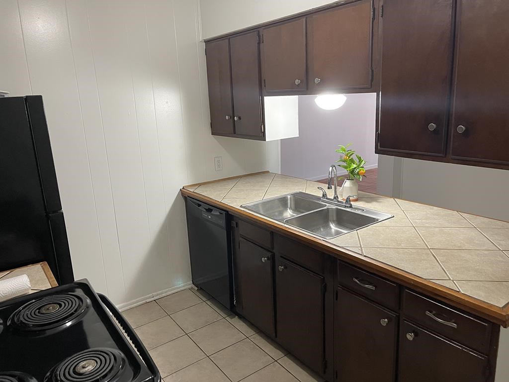 1403 Kingfisher Property Photo 5