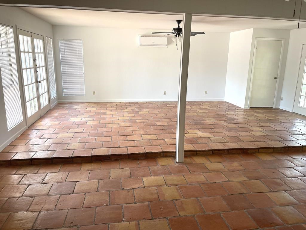 1403 Kingfisher Property Photo 6