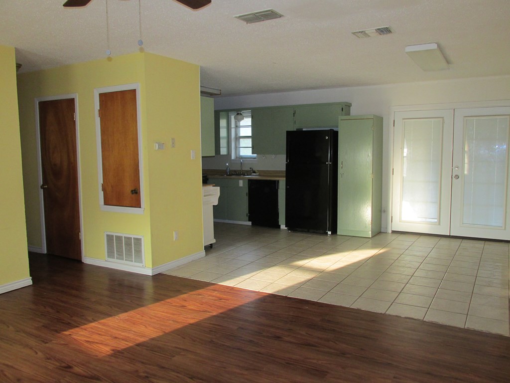 4300 Louise Property Photo 2