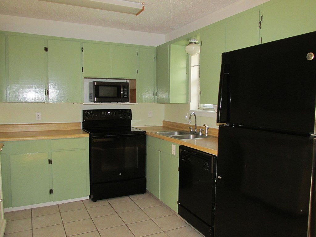 4300 Louise Property Photo 3