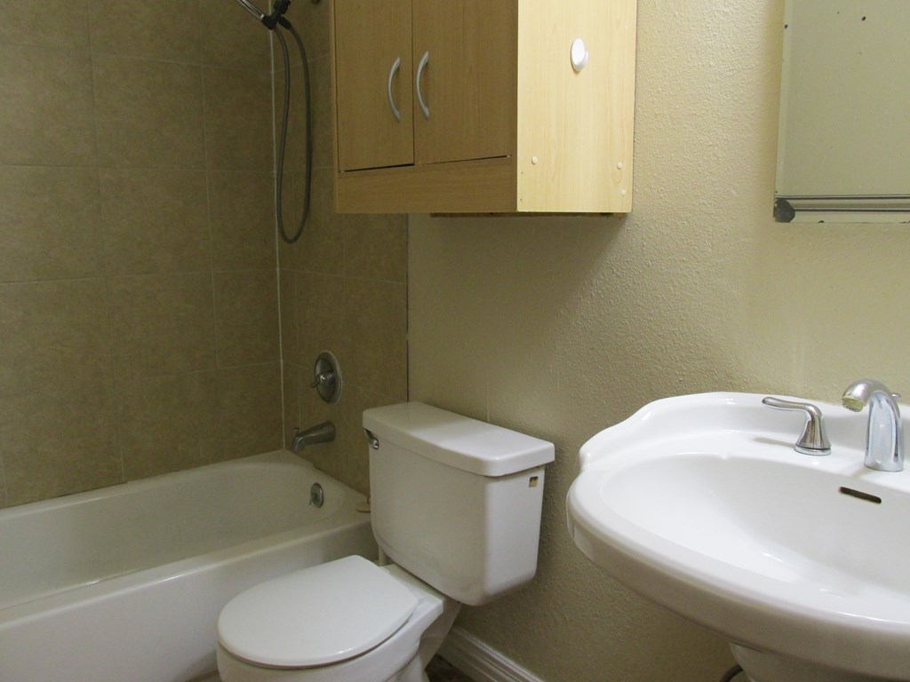 4300 Louise Property Photo 4