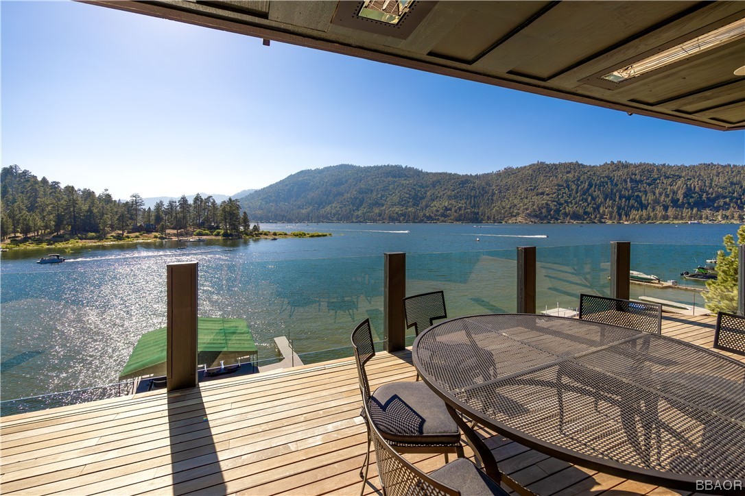 623 Cove Drive Property Photo 4