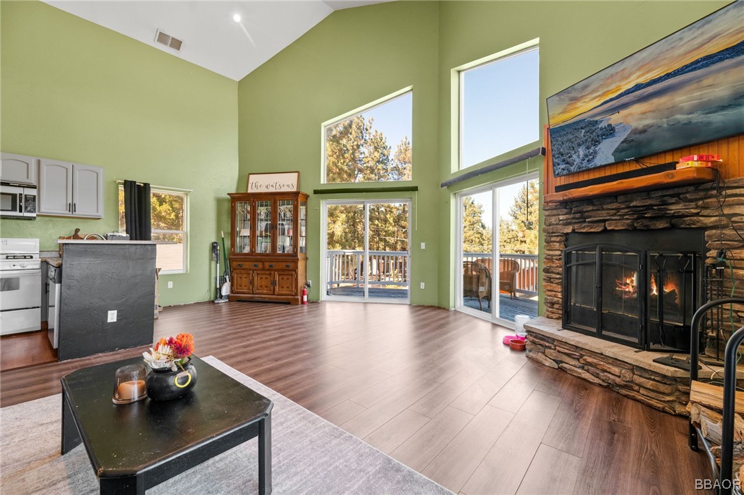 2076 Cedar Lane Property Photo 1