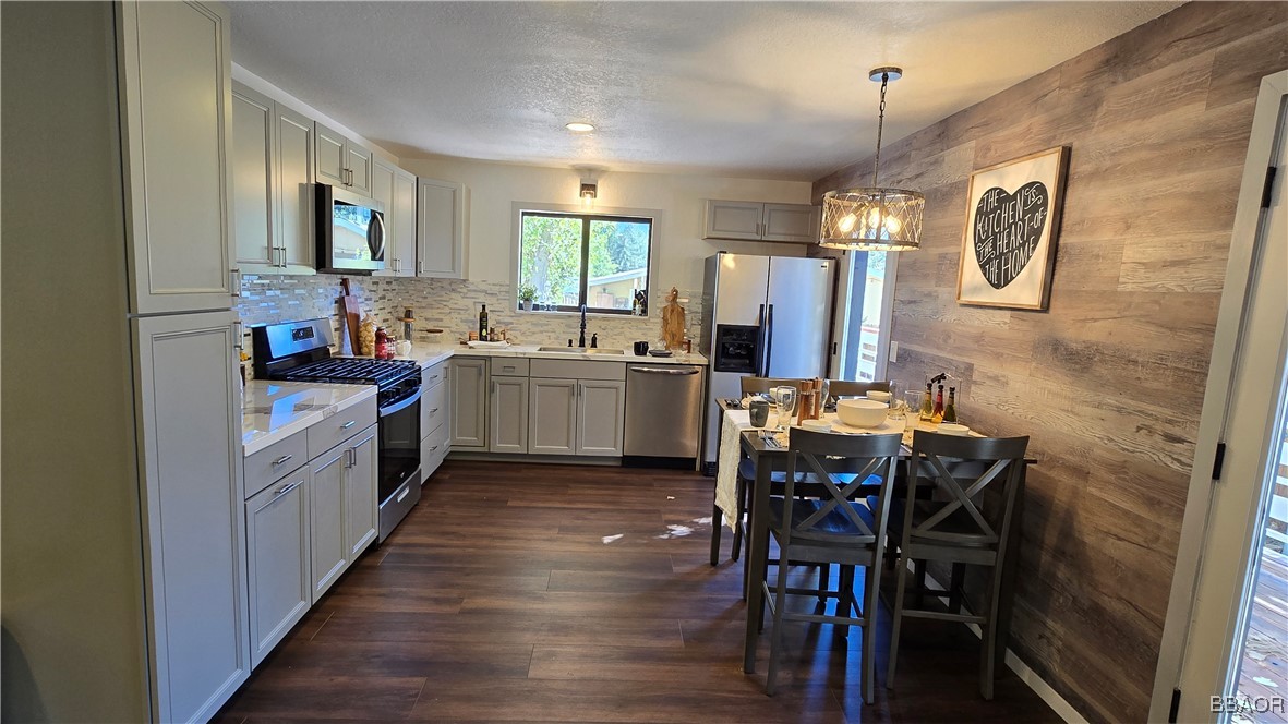 404 San Martin Drive Property Photo 4