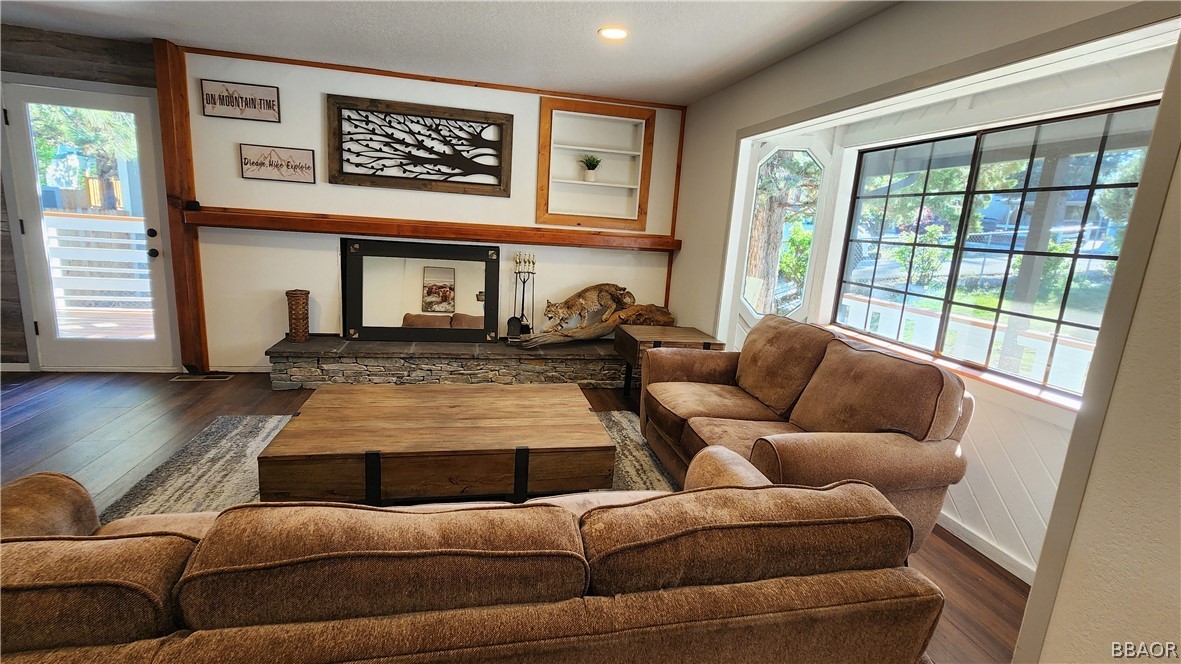 404 San Martin Drive Property Photo 15