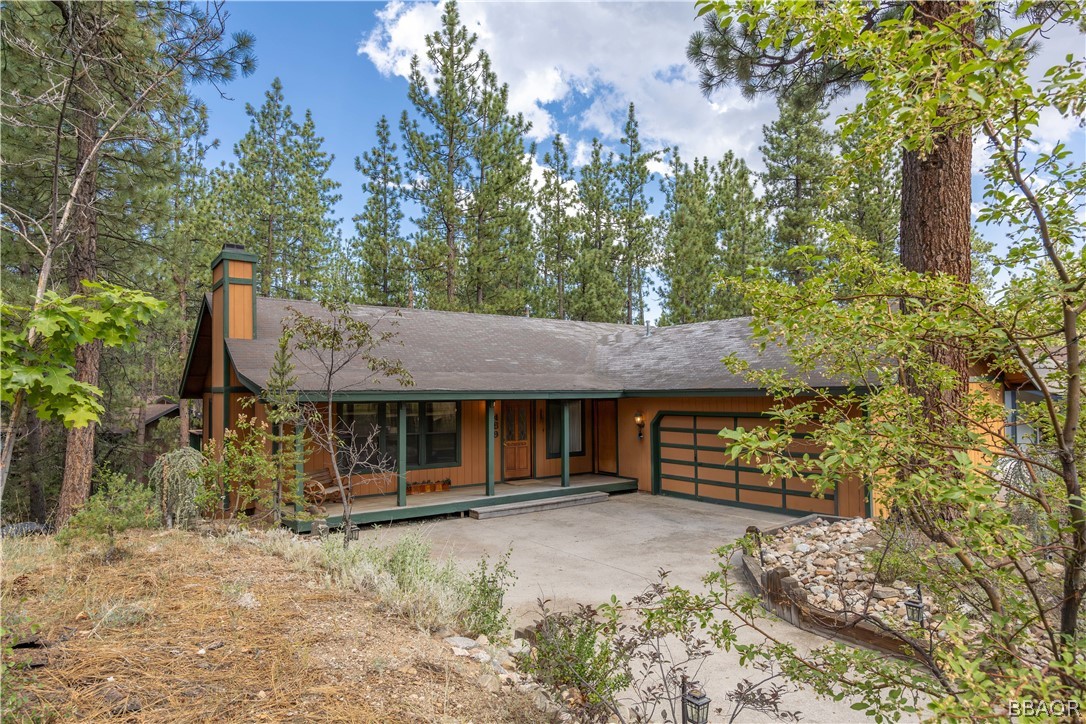 489 Woodside Drive Property Photo 1