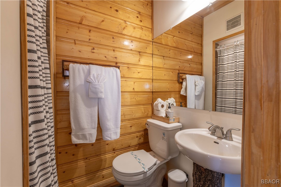 796 Silver Tip Drive Property Photo 12
