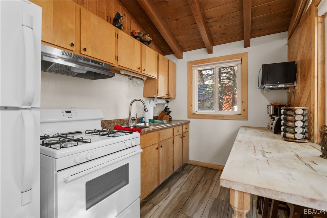 1141 Alta Vista Avenue Property Photo 2