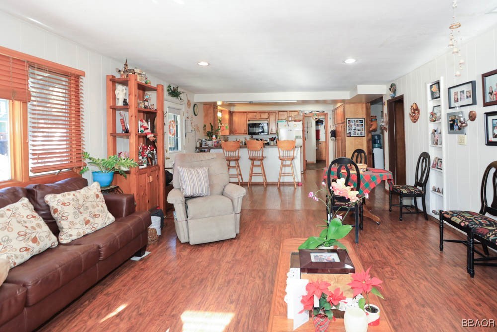 1018 Feather Mountain Drive Property Photo 3