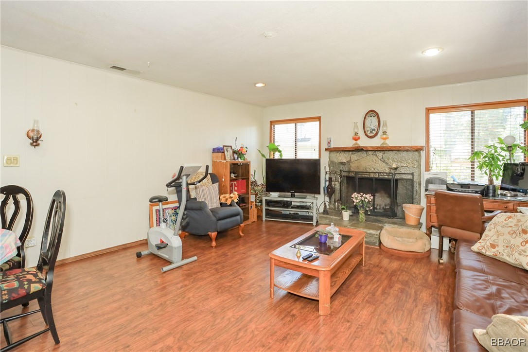 1018 Feather Mountain Drive Property Photo 4