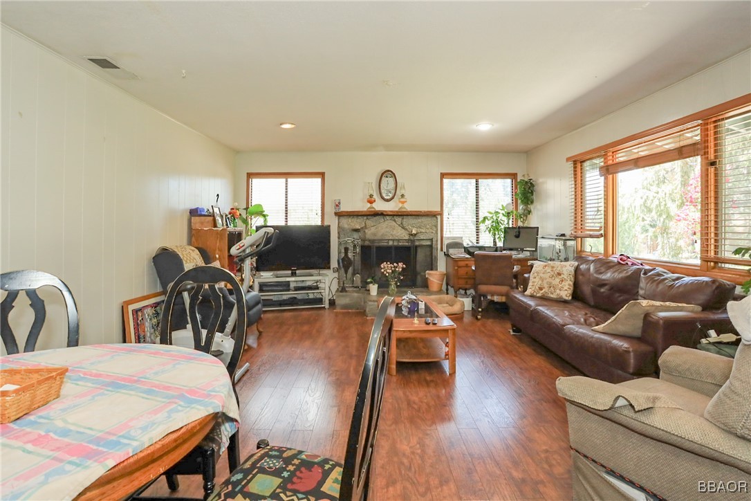 1018 Feather Mountain Drive Property Photo 5