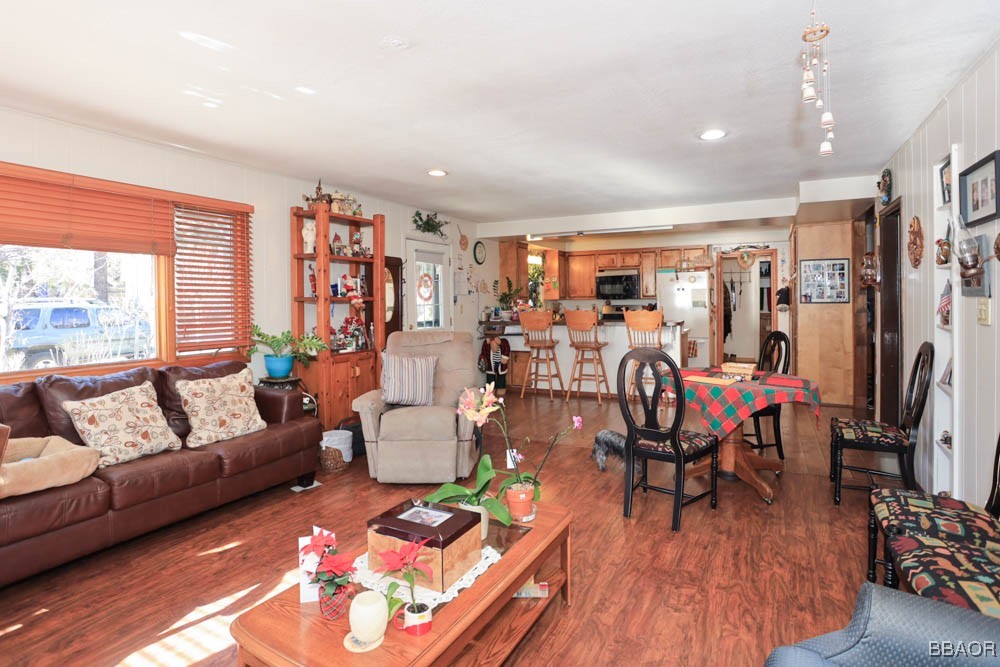 1018 Feather Mountain Drive Property Photo 6