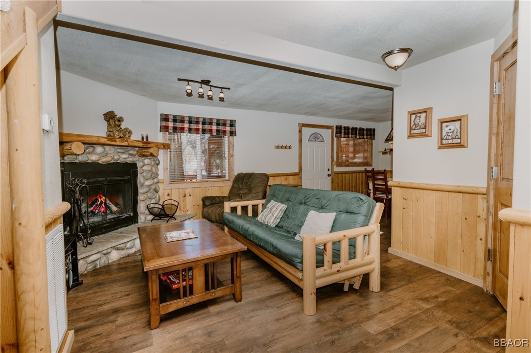 844 Victoria Property Photo 4