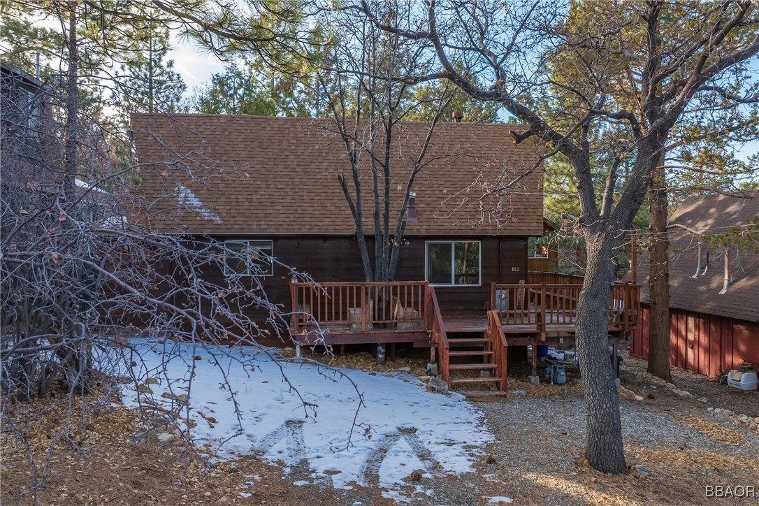 882 Pine Lane Property Photo 2