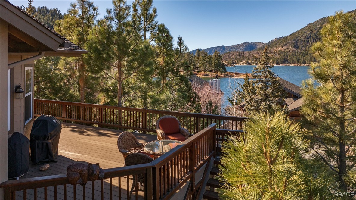 664 Cove Drive Property Photo 1