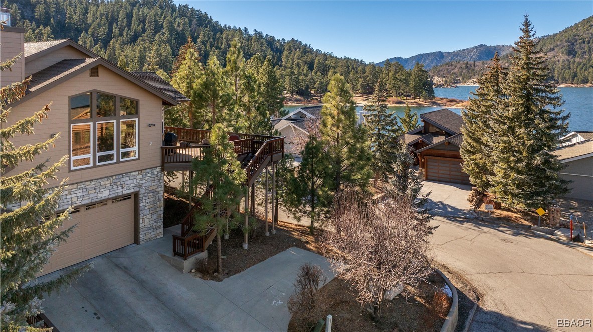 664 Cove Drive Property Photo 3