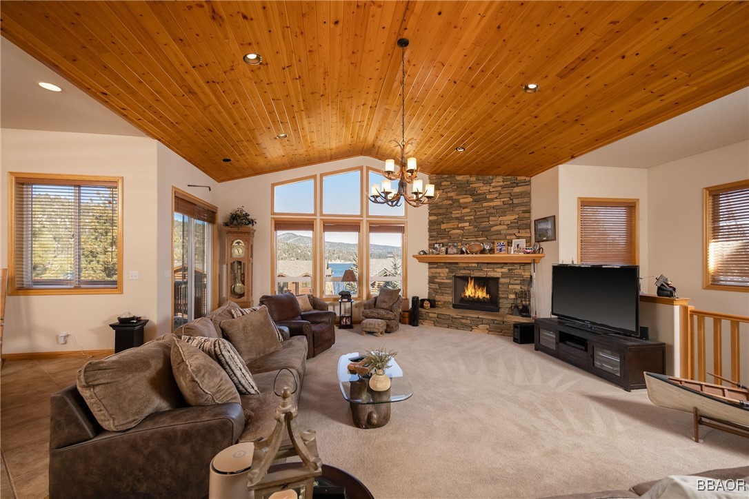 664 Cove Drive Property Photo 4