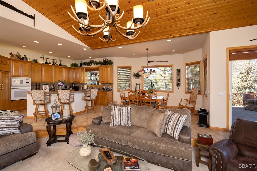 664 Cove Drive Property Photo 8