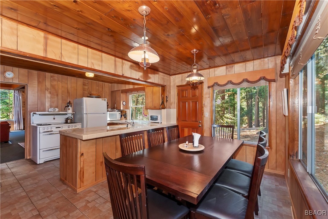 648 Crest Estates Drive Property Photo 8
