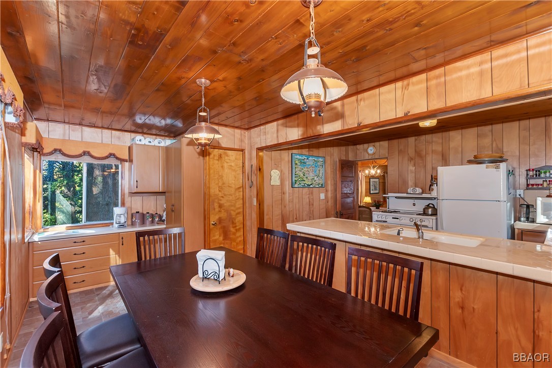 648 Crest Estates Drive Property Photo 11