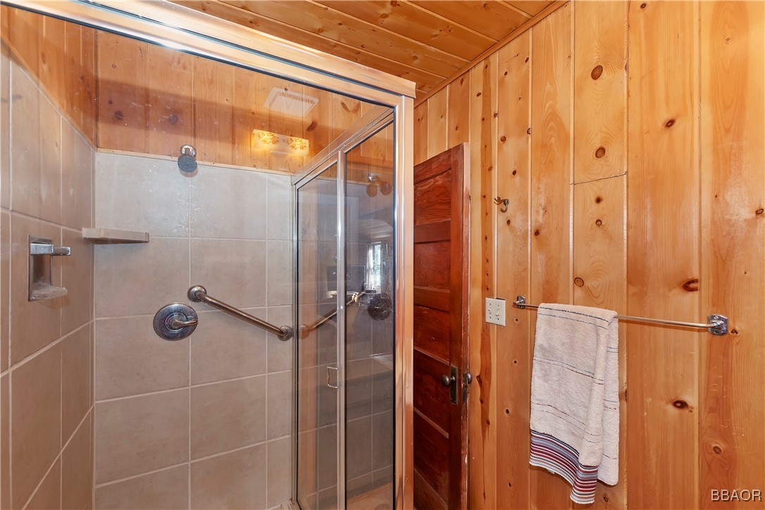 648 Crest Estates Drive Property Photo 14