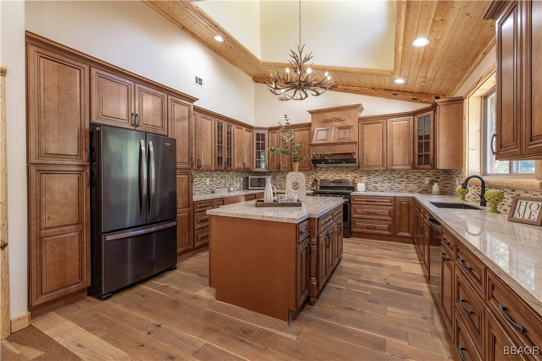 43625 Wolf Road Property Photo 8