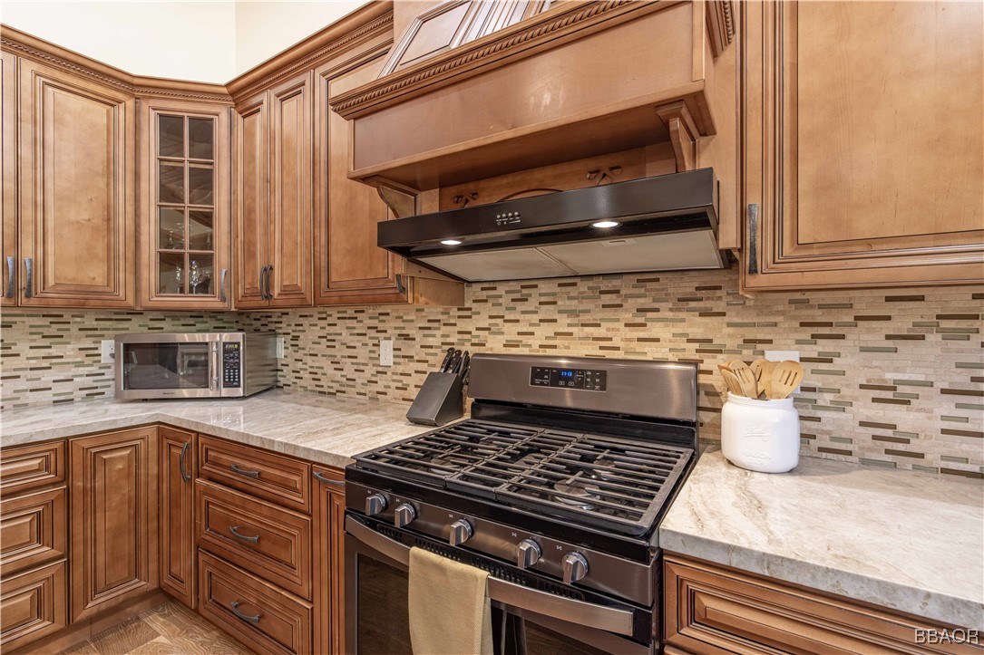 43625 Wolf Road Property Photo 20