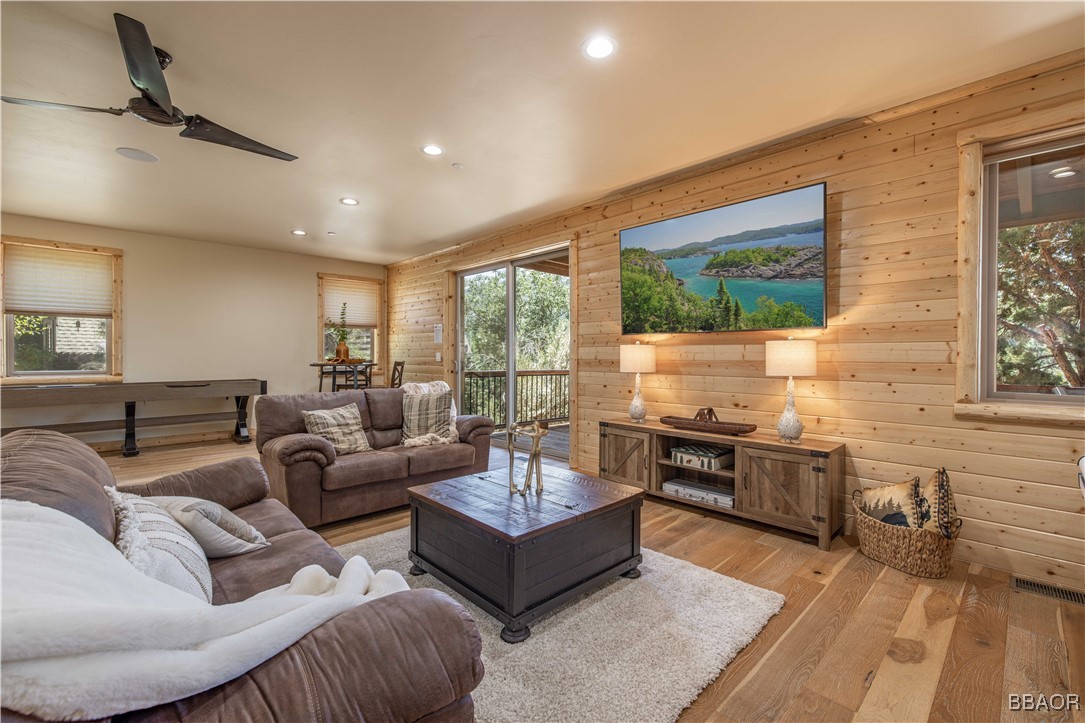 43625 Wolf Road Property Photo 26