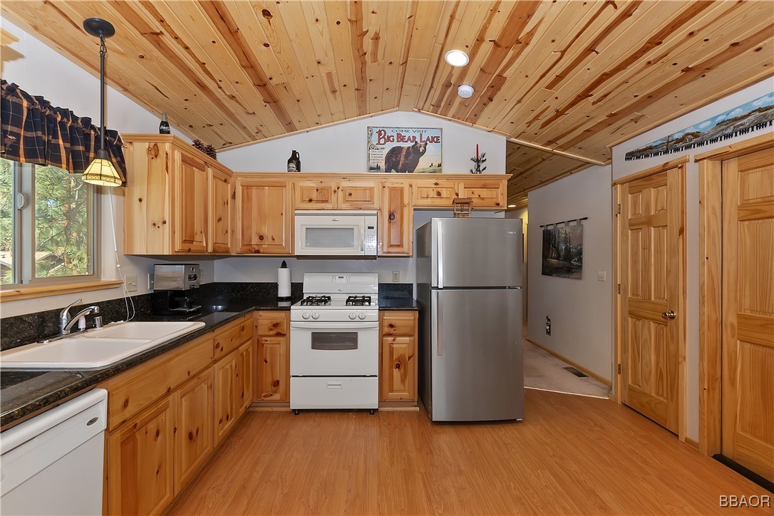 701 Irving Way Property Photo 12